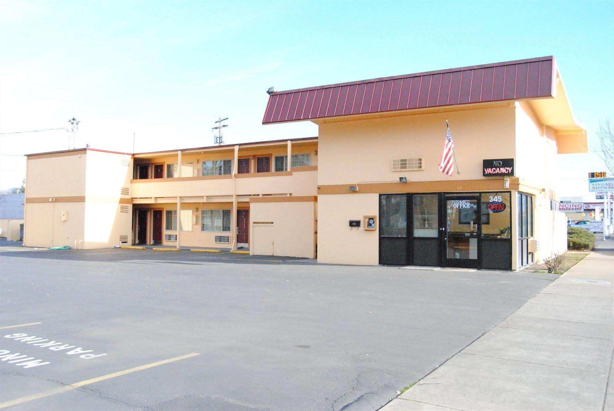 Budget Inn Of America Medford Exterior photo